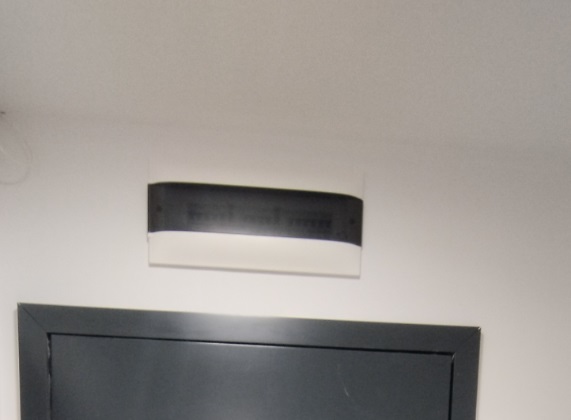 Професионален монтаж на електрическо табло с автоматични предпазители в апартамент